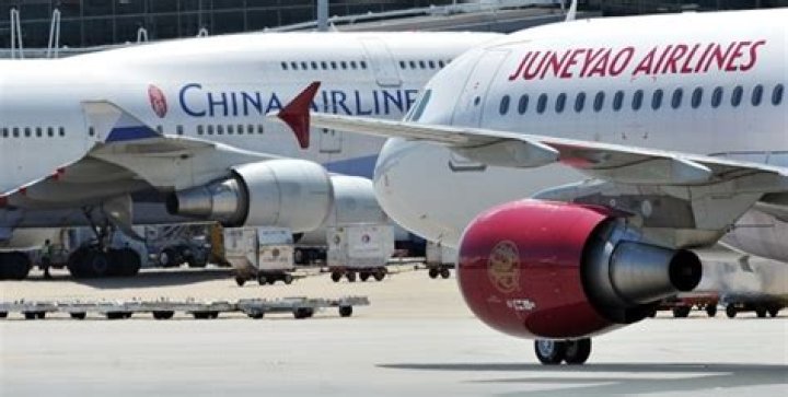 27-Year-Old Chinese Guy Becomes A Billionaire After The Airline He Inherited Goes Public