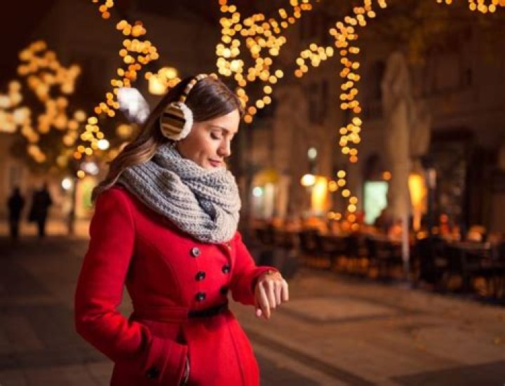 33 Forgotten Etiquette Rules to Practice for Impeccable Manners