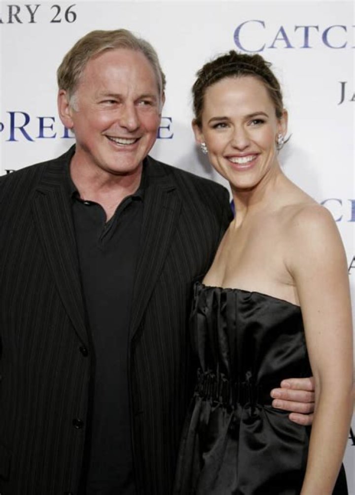 Are Victor Garber and Jennifer Garner Related?