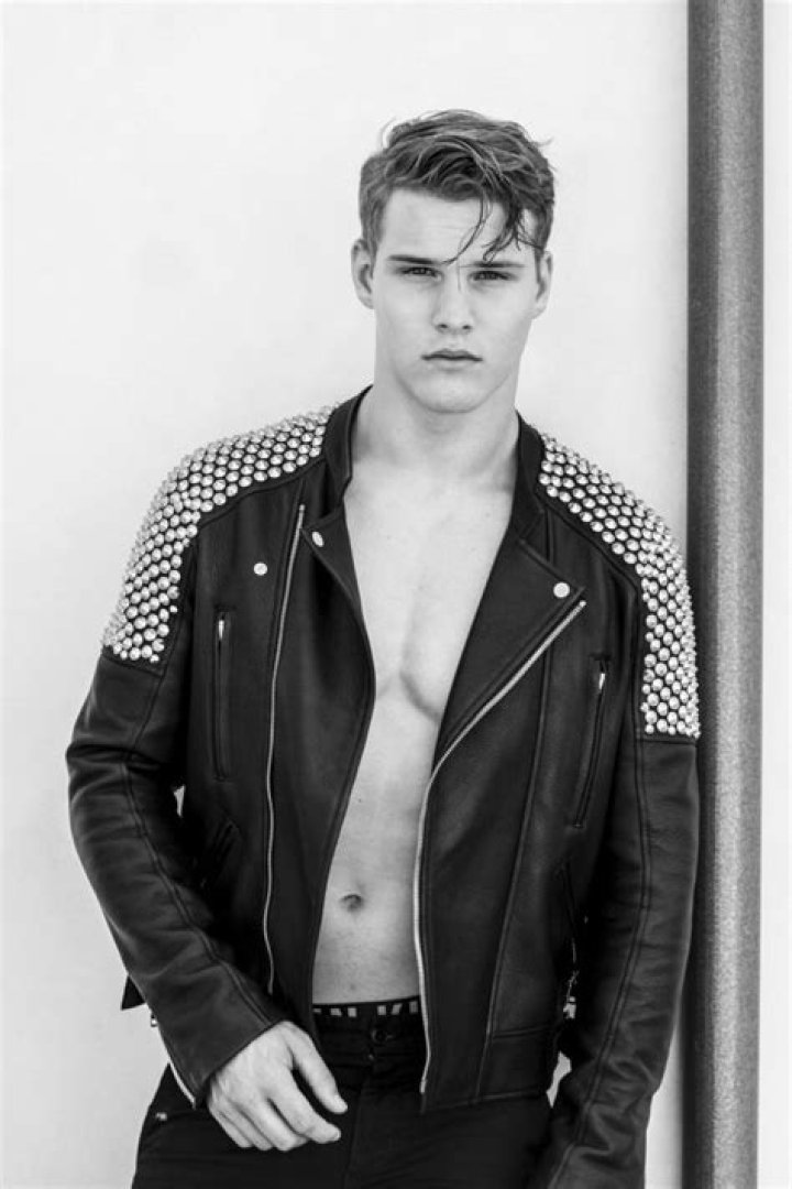 Austin Scoggin (model) Wiki,Age,Birthday,Biography,Height,Net Worth ..