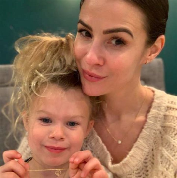 Days Of Our Lives Spoilers: Linsey Godfrey And Daughter Aleda Adamson And Their Pretty New Necklaces!