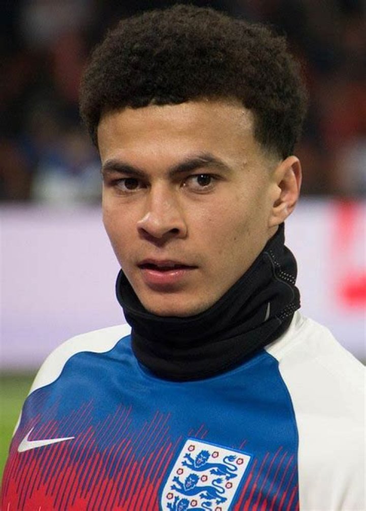 Dele Alli Height, Weight, Age, Girlfriend, Family, Facts, Biography