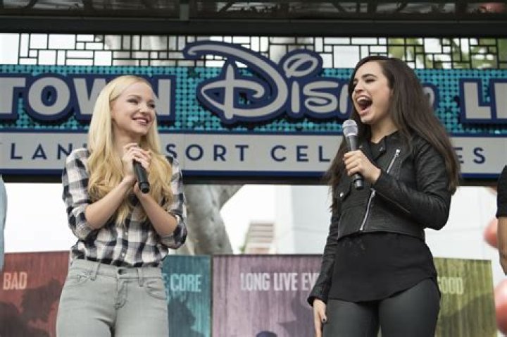 DOVE CAMERON, SOFIA CARSON – Celeb Secrets