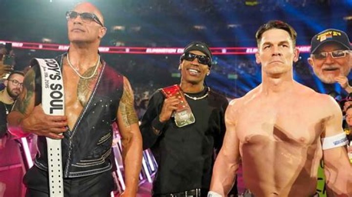 Drake Hit By Phone While On Stage At Chicago’s United Center