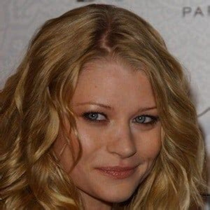 Emilie De Ravin - Bio, Age, Wiki, Facts and Family