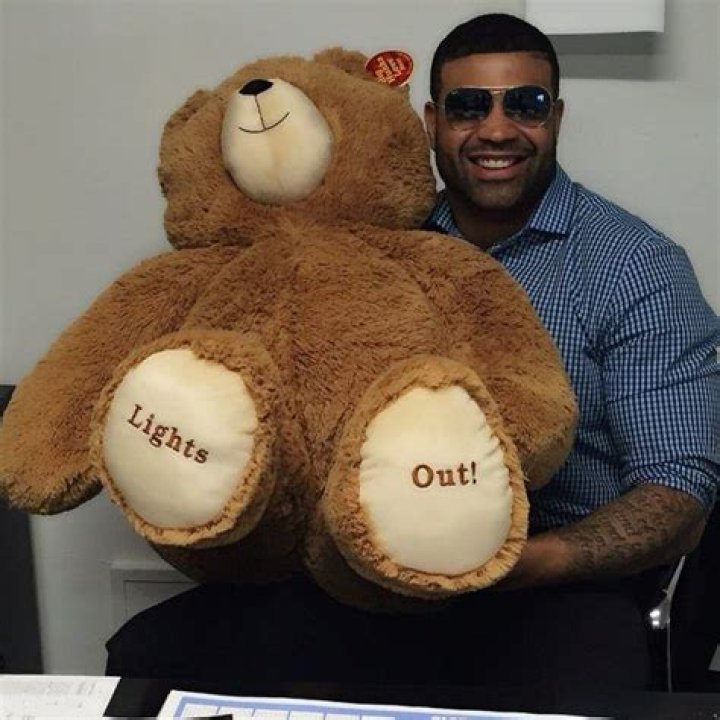 Former NFL Linebacker Shawne Merriman Suing The Vermont Teddy Bear Company For $2 Million