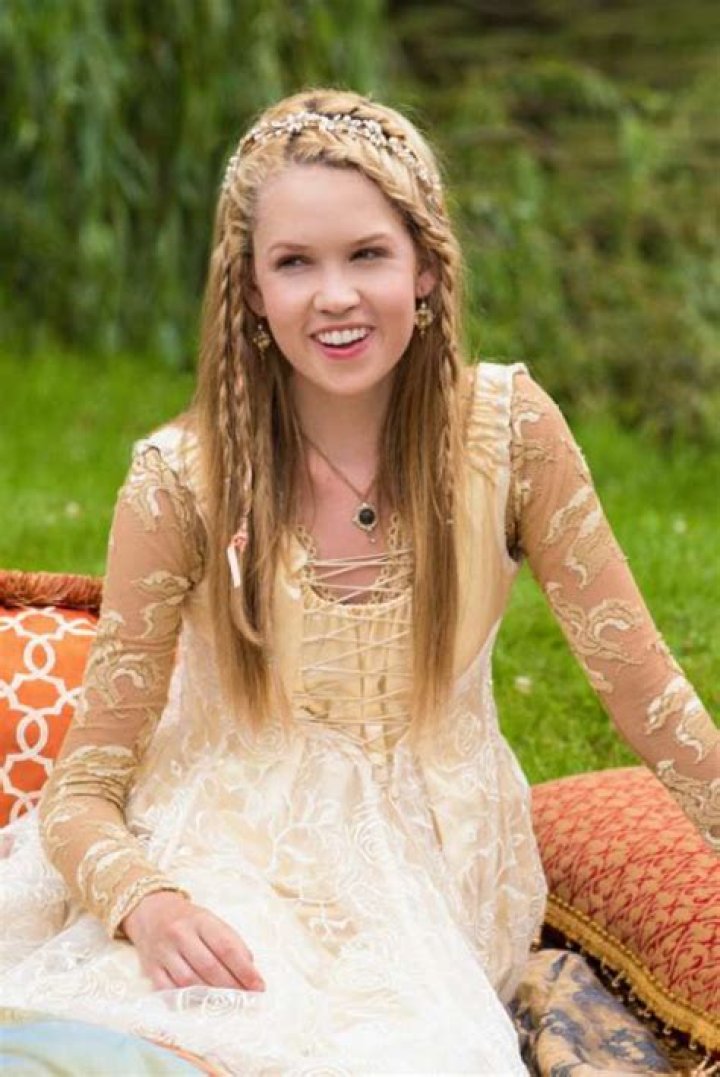 Jenessa Grant - Bio, Age, Wiki, Facts and Family