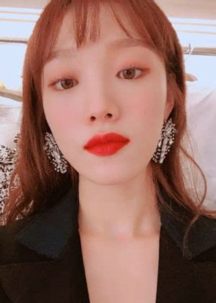Lee Sung-kyung Height, Weight, Age, Boyfriend, Family, Facts, Biography