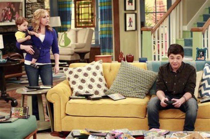 LOGAN MOREAU, LEIGH-ALLYN BAKER, BRADLEY STEVEN PERRY – Celeb Secrets