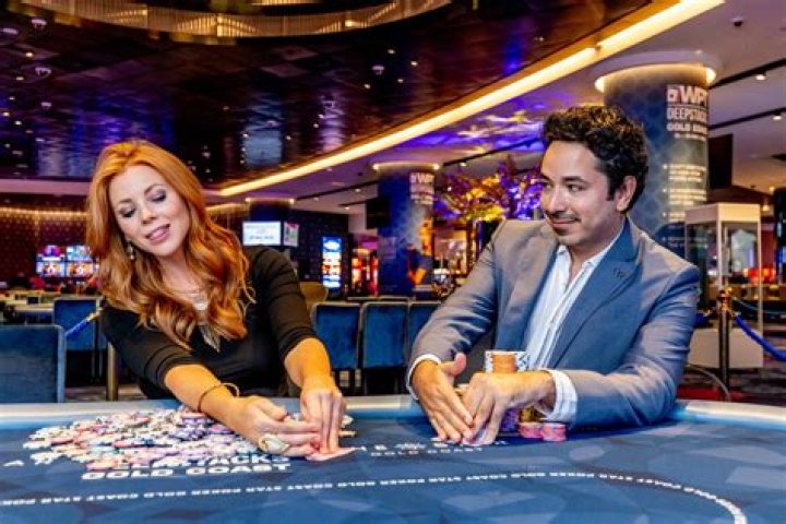 Lynn Gilmartin and her boyfriend, Angel Guillen is in a relationship for ten years; How much is her Net Worth and Salary?