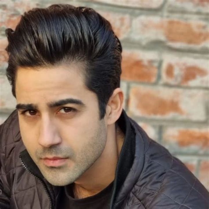 Naveen Pandit Height, Weight, Age, Body Statistics