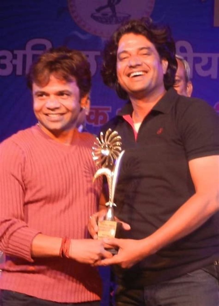 Rajpal Yadav Height, Weight, Age, Spouse, Biography, Family, Facts