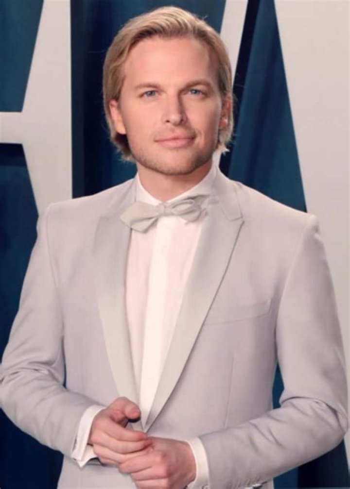 Ronan Farrow Height, Weight, Family, Boyfriend, Education, Biography