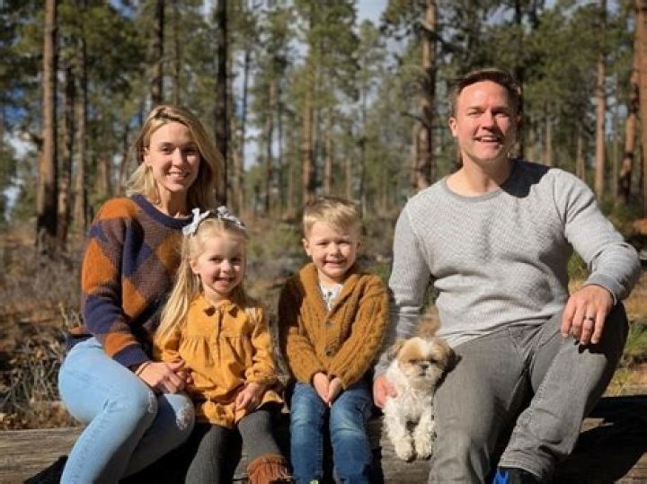 Scott Porter Height, Weight, Age, Spouse, Biography, Family, Facts