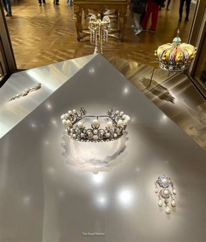 The Descendants Of Italy's Last King Are Trying To Get Legal Possession Of The Crown Jewels Of Italy