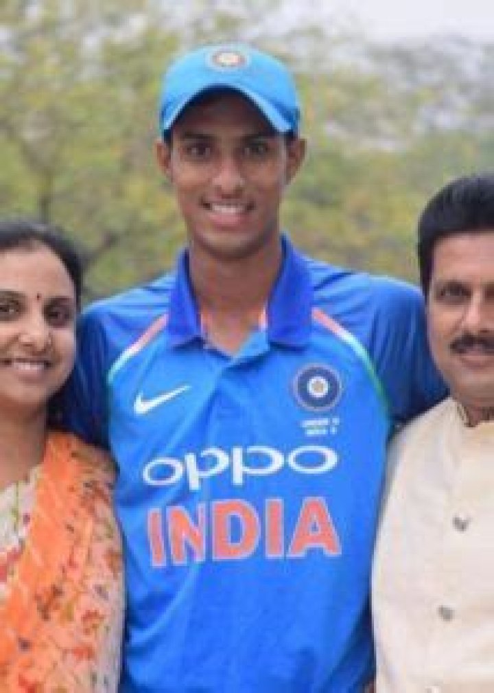 Tilak Varma Height, Weight, Age, Family, Facts, Girlfriend, Biography