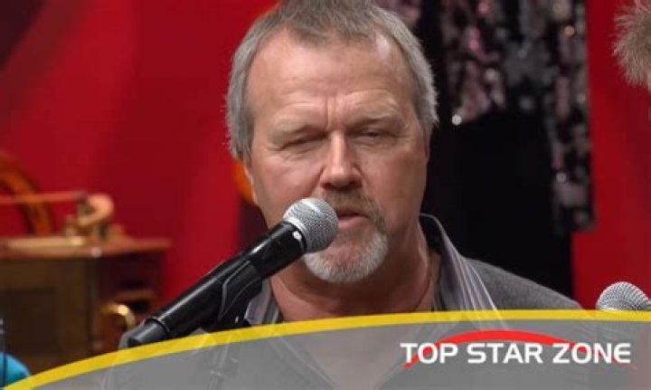 Tony Robbins - Bio, Age, height, Wiki, Facts and Family