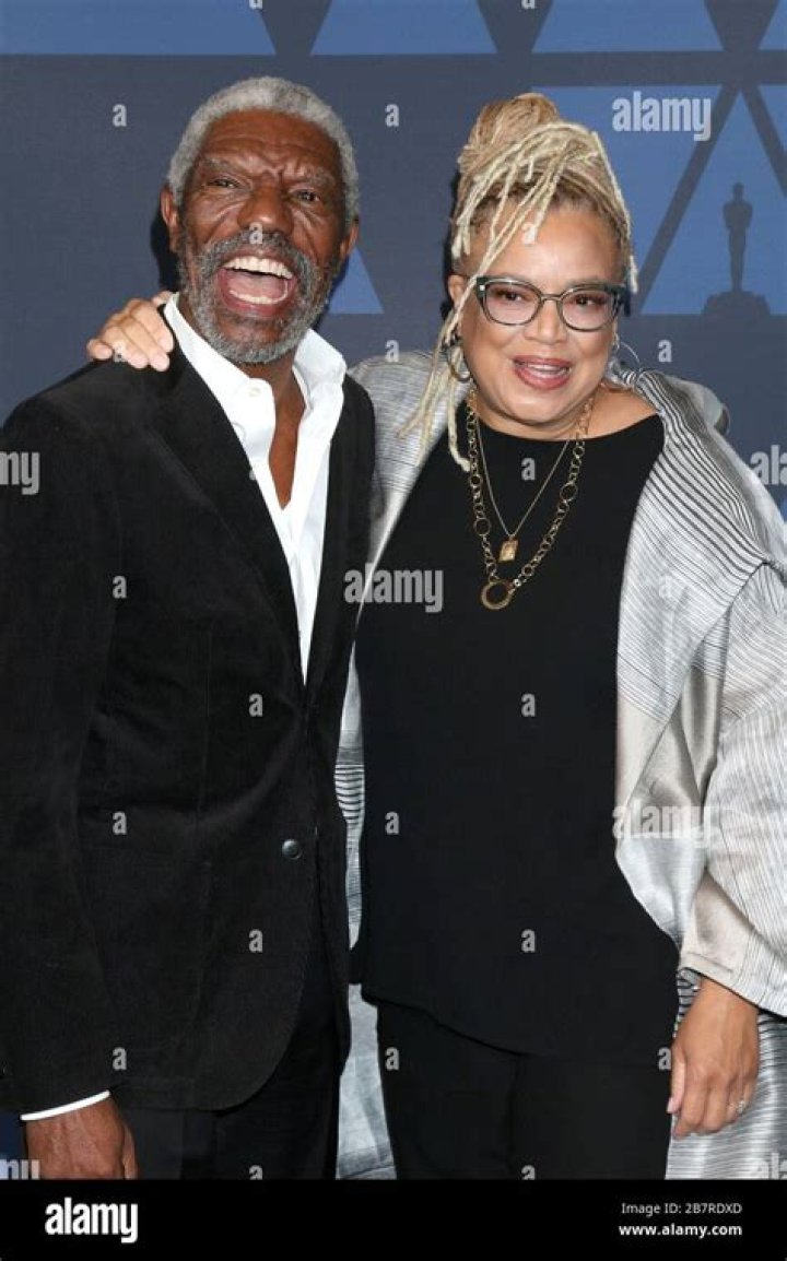 Vondie Curtis-Hall - Bio, Age, net worth, Wiki, Facts and Family