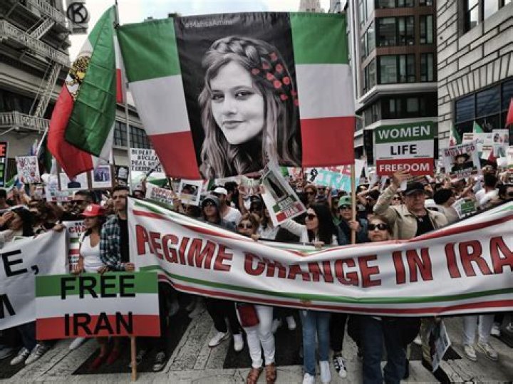 Who is Amini Silatolu Dating Now?