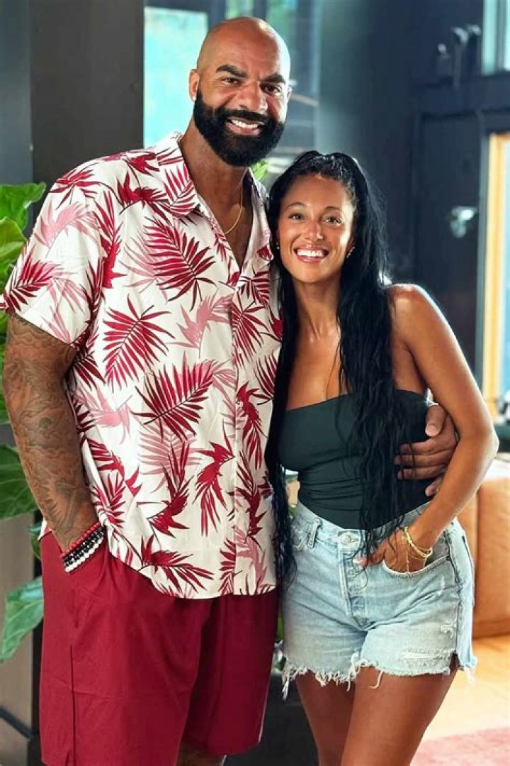 Who is Carlos King Dating Now