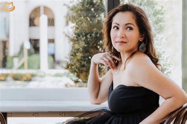 Who is Carol Banawa Dating Now?