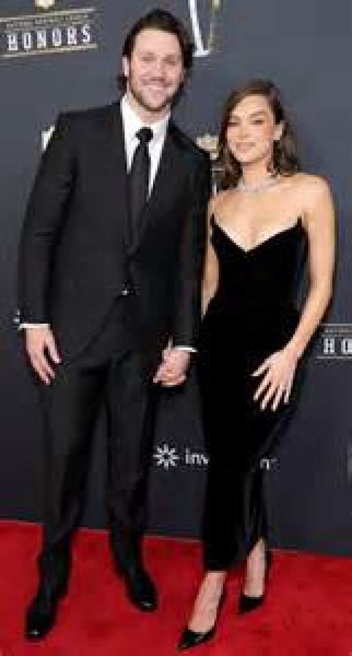 Who is Josh Evans Dating Now?