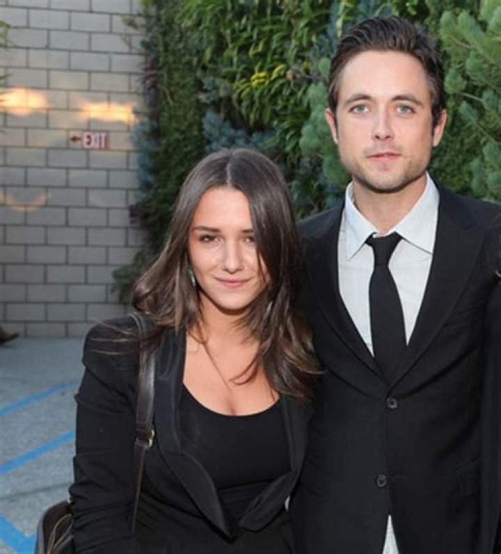Who is Justin Chatwin Dating Now