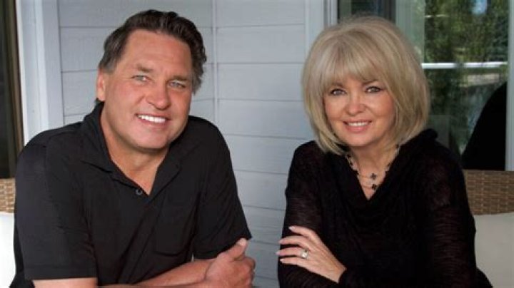 Who is Kelly Hrudey Dating Now?