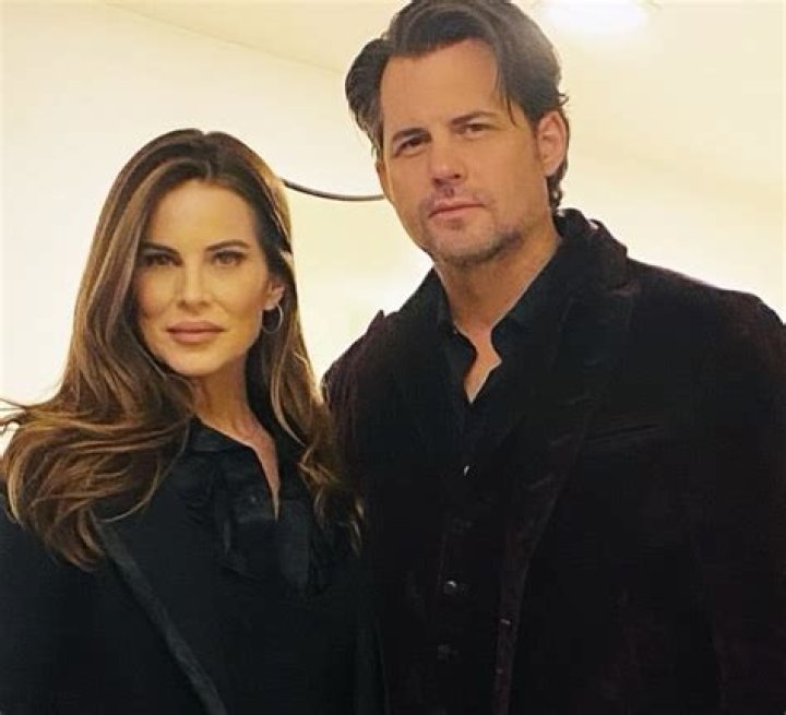 Who is Kristoffer Polaha Dating Now