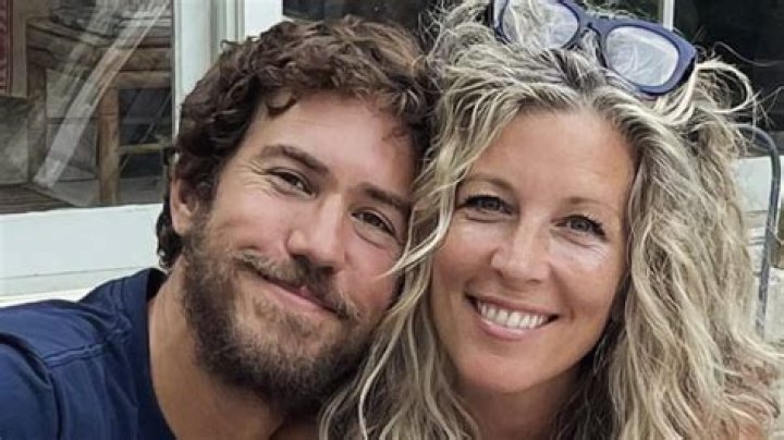 Who is Laura Harris Dating Now