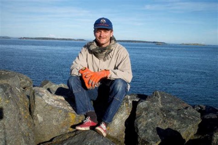 Who is Mac DeMarco Dating Now