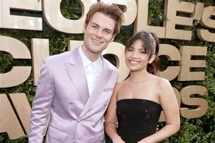 Who is Nikki Mudarris Dating Now
